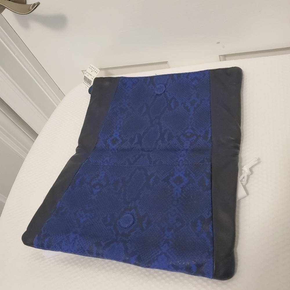 NWT BE&D Blue & Black Python Print Fold-over Zip … - image 3